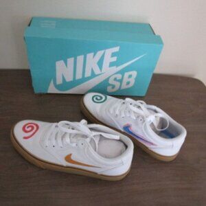 Nike’s Skateboarding Style Chron 2 CNVS Size 8(Men) 9.5(Woman) Skate Shoes